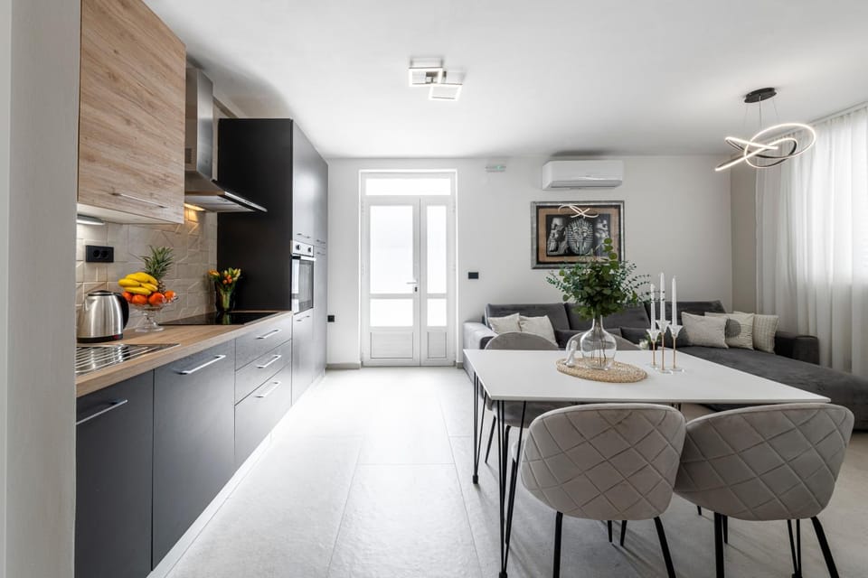 TV and multimedia, Kitchen or kitchenette, Living room, oven