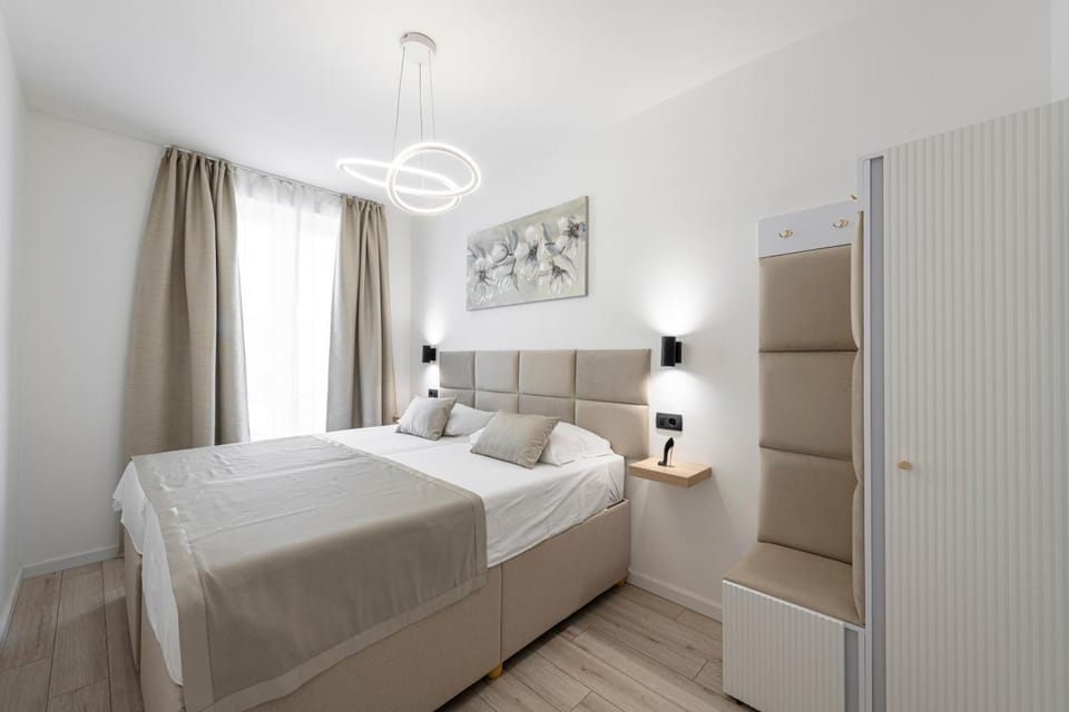 Bedroom, wardrobe