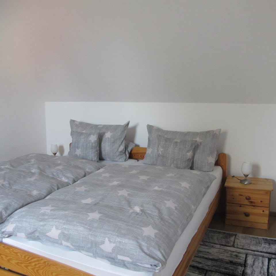 Photo of the whole room, Decorative detail