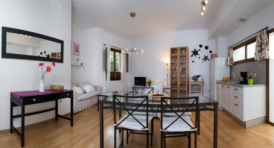 Living room, Dining area