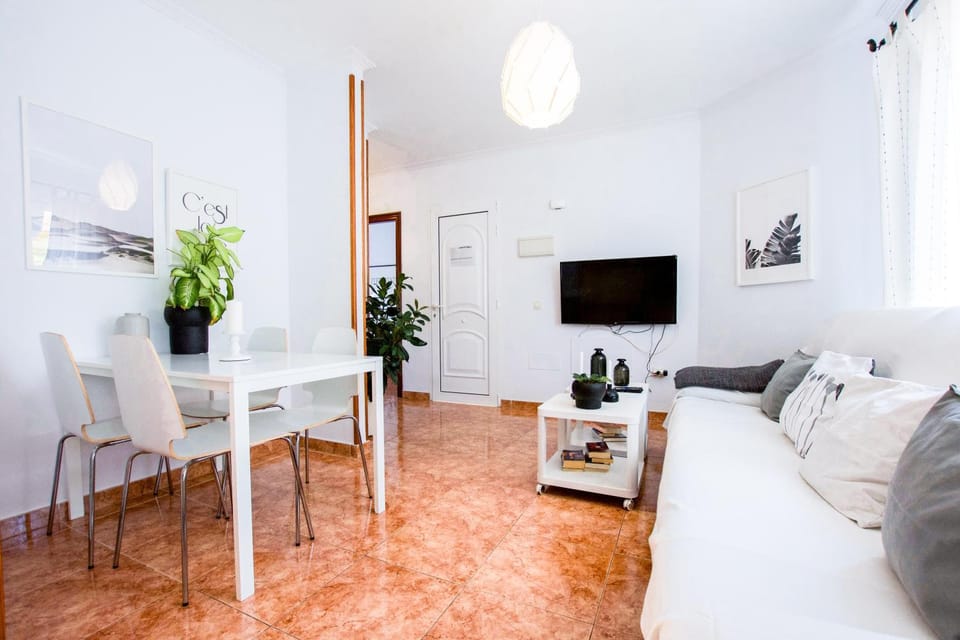 TV and multimedia, Living room, Decorative detail, Seating area, Dining area