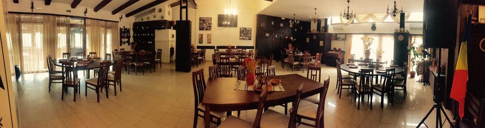 Restaurant/places to eat, Restaurant/places to eat, Communal lounge/ TV room, Lobby or reception, Lounge or bar, Banquet/Function facilities