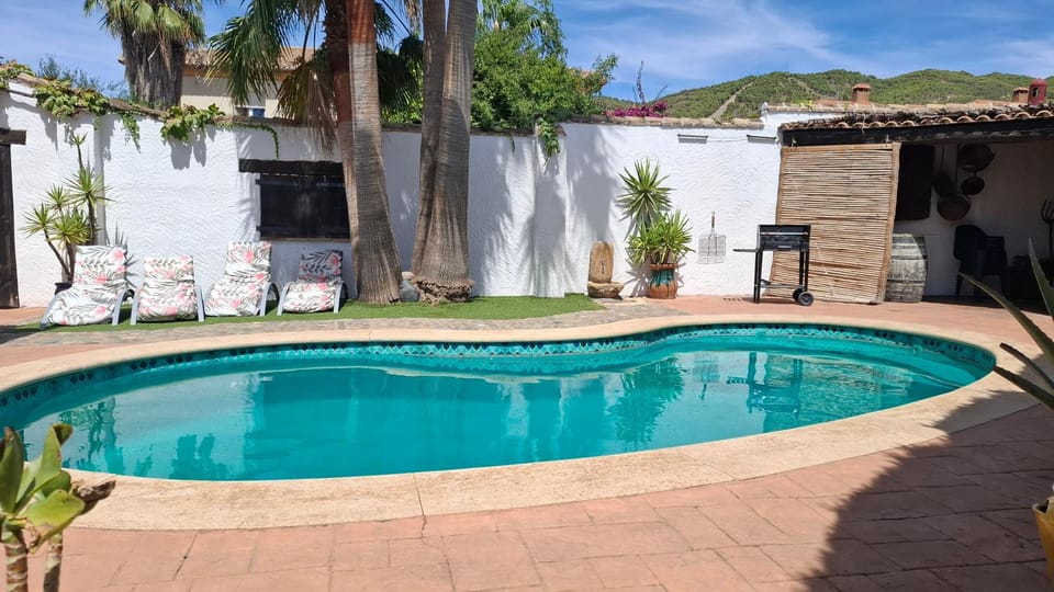 Swimming pool, sunbed