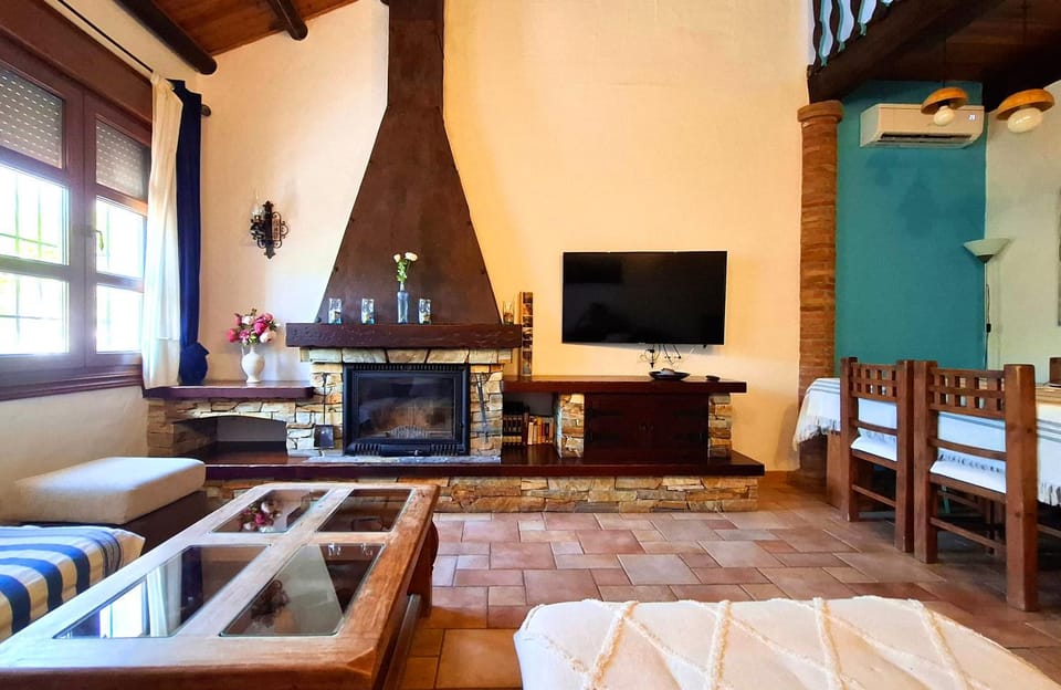 Communal lounge/ TV room, fireplace