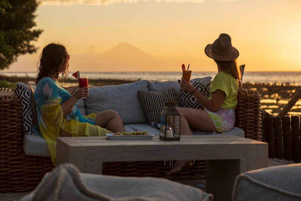 Restaurant/places to eat, People, Lounge or bar, Beach, Animals, Mountain view, Sea view, Drinks, Sunset