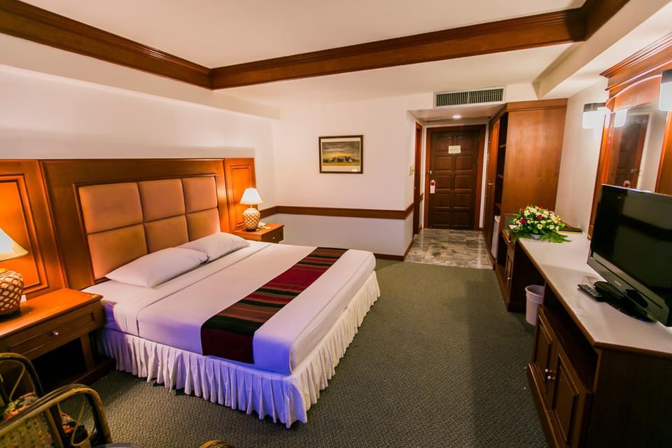 Raya Grand Hotel Hotel in Laos