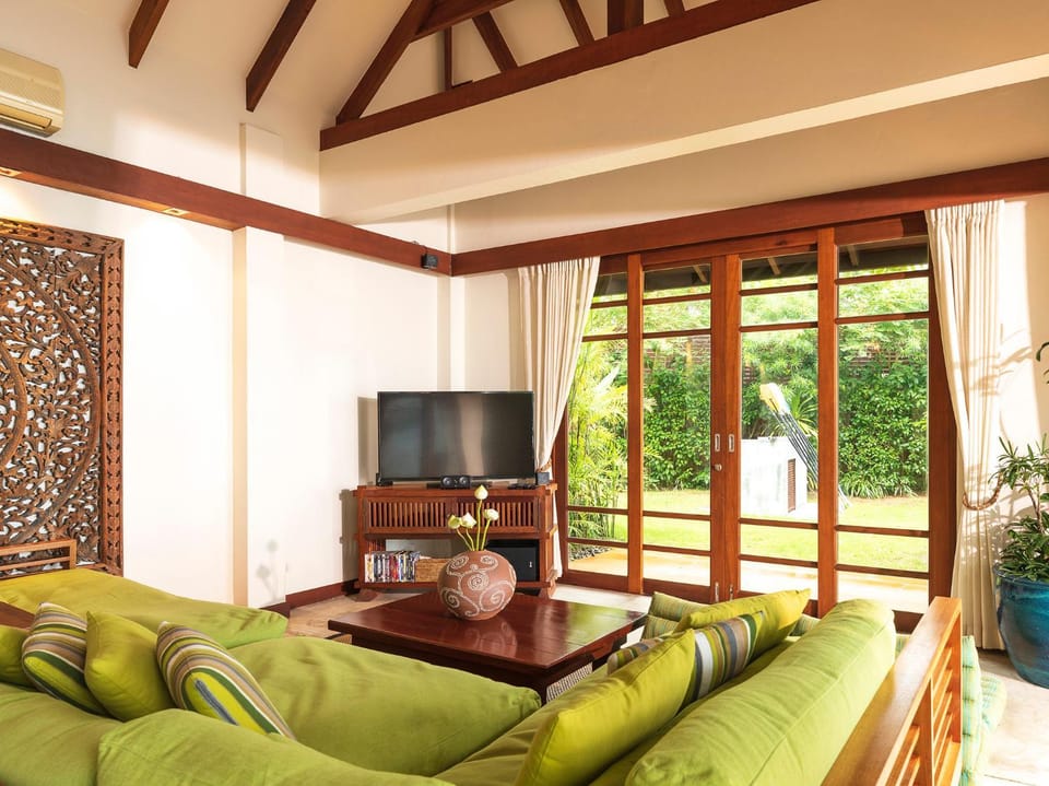 Communal lounge/ TV room, TV and multimedia, Living room, Seating area