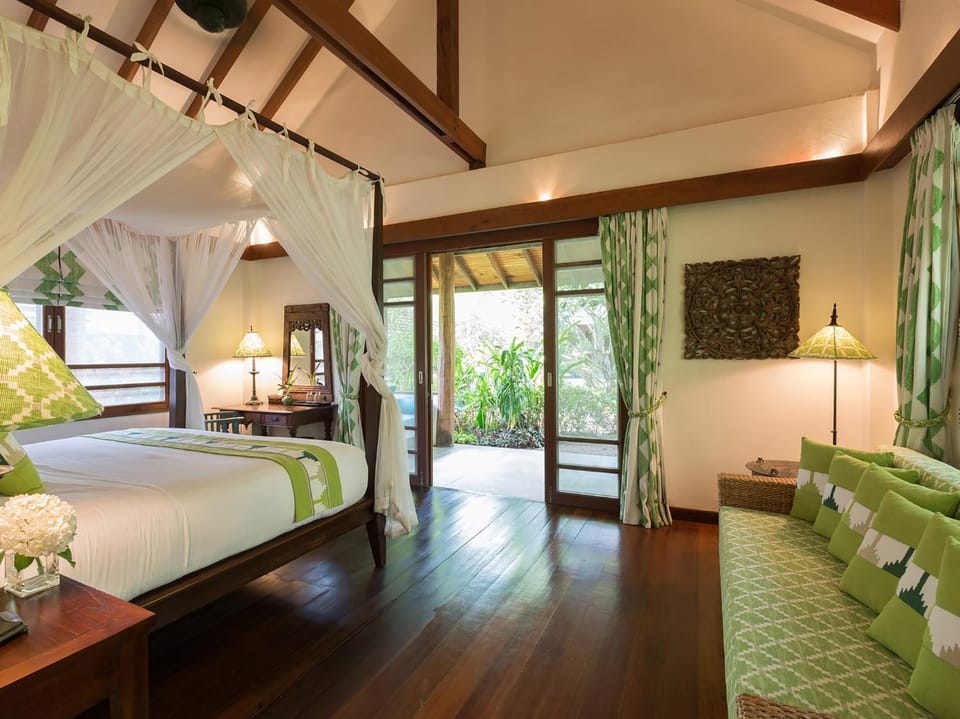 Bed, Photo of the whole room, Bedroom, bunk bed