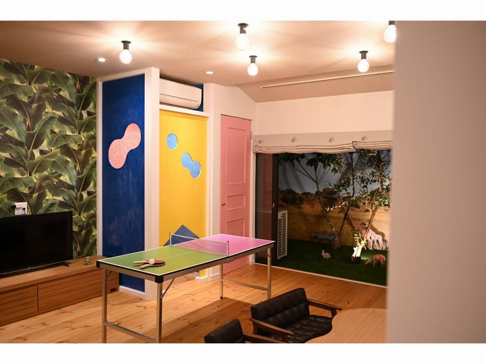 Table tennis, air conditioner