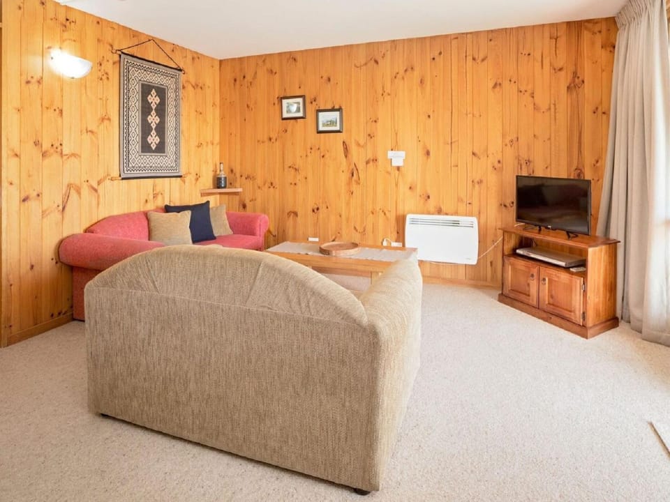 Seeblick 2 - 1BR Lakefront Apartment l Central Location l Off-Street Parking Apartment in East Jindabyne