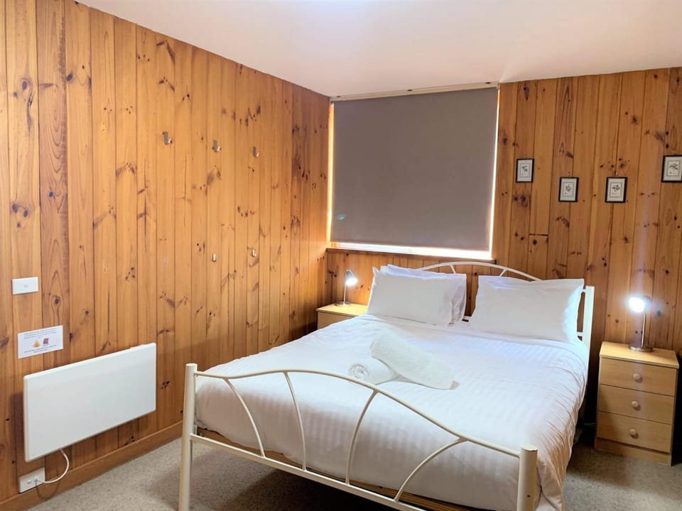 Seeblick 3 - 1BR Lakefront Apartment l Central Location l Off Street Parking Apartment in East Jindabyne