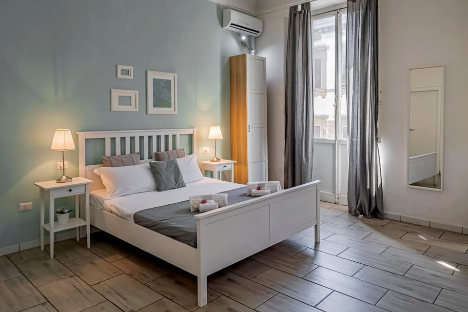 Bed, Photo of the whole room, wardrobe, air conditioner