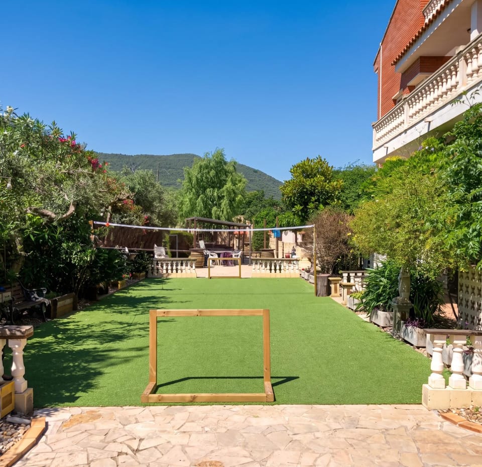 Spacious Villa in Alforja with Private Pool, Mountain View Villa in Baix Camp