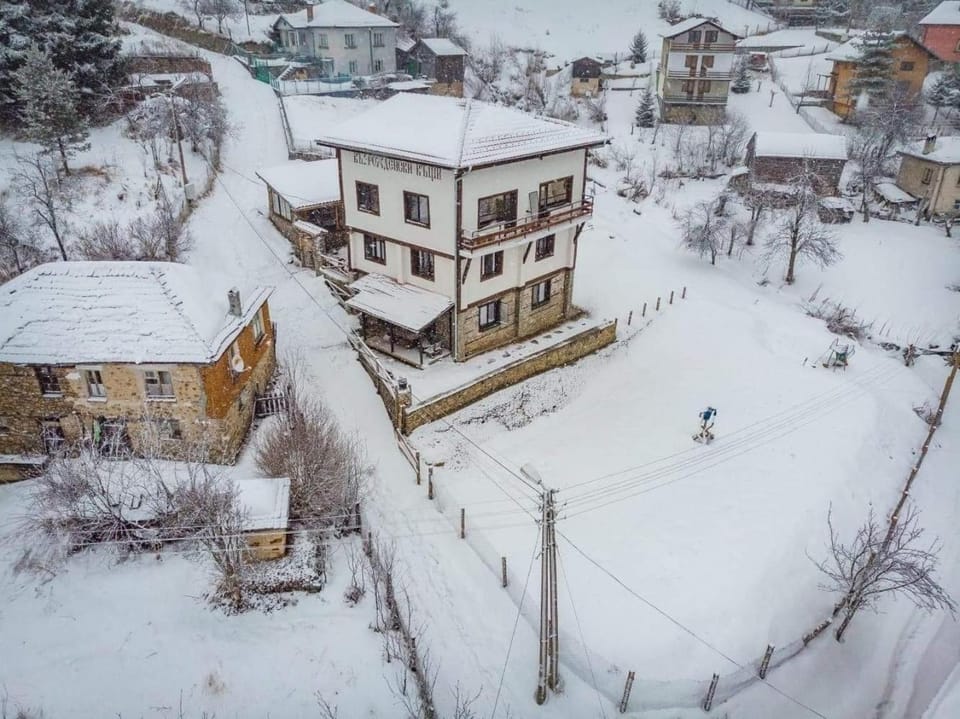 Guesthouse Vazrozhdenski kashti Bed and Breakfast in Plovdiv Province