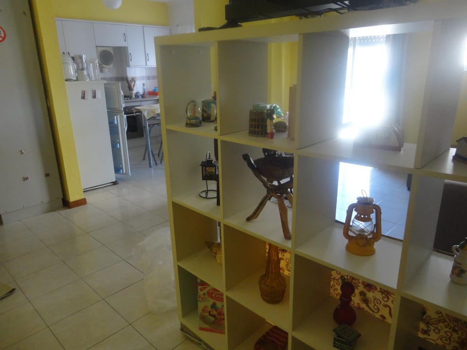 Coffee/tea facilities, Kitchen or kitchenette, Living room, Seating area, Dining area