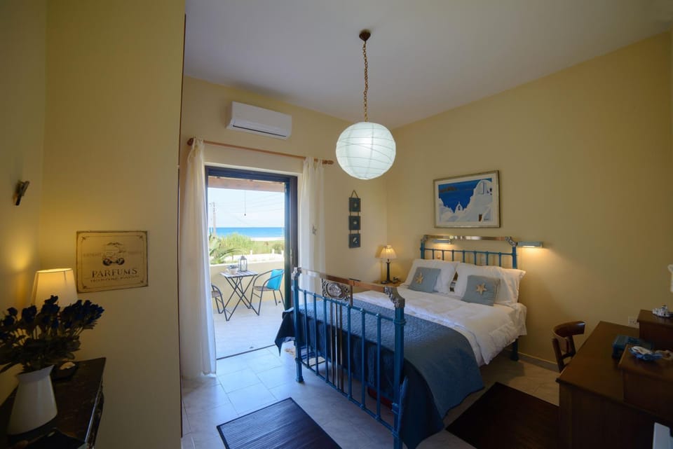 Photo of the whole room, Bedroom, Sea view