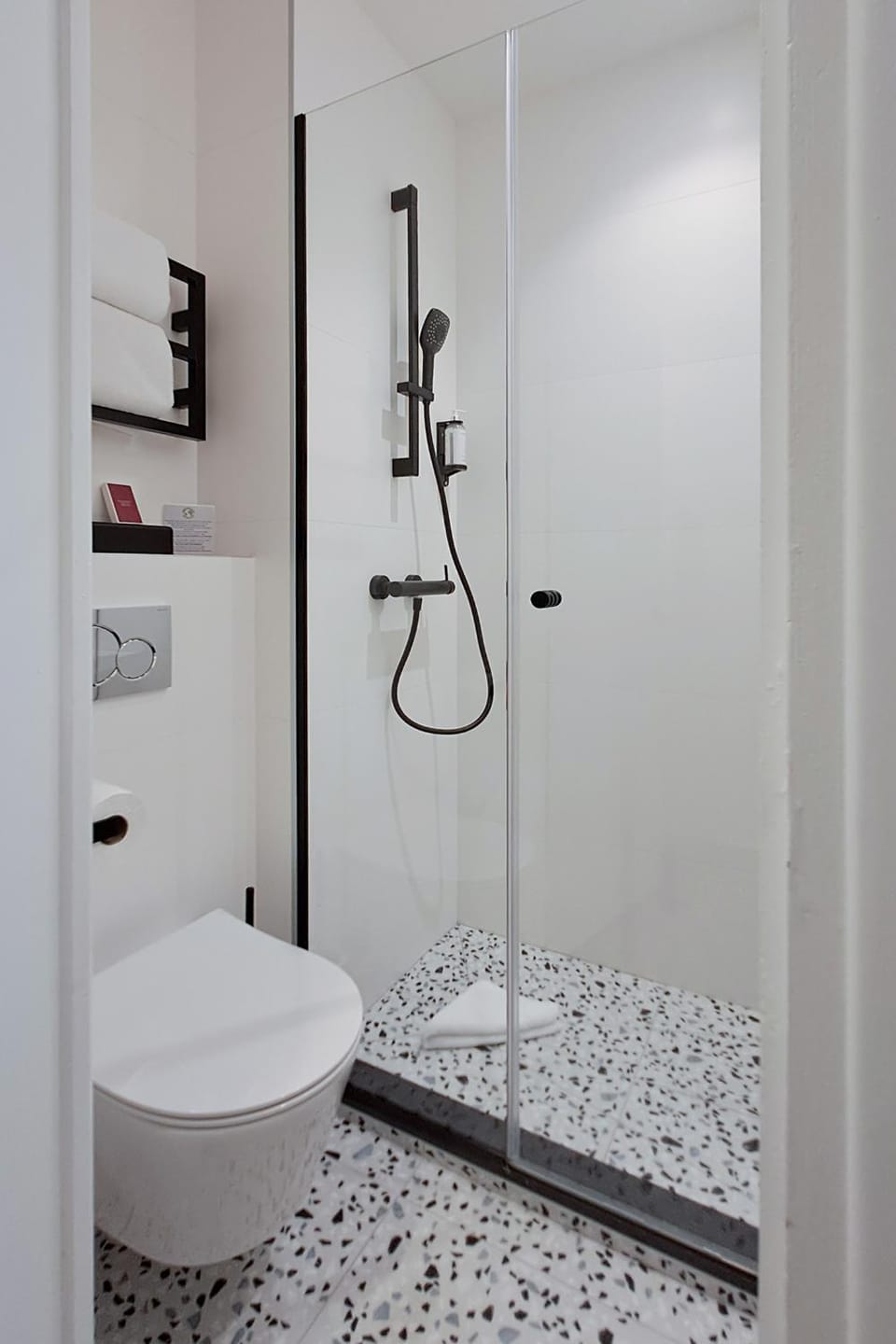 Shower, Toilet