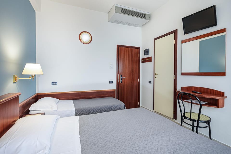 Photo of the whole room, air conditioner