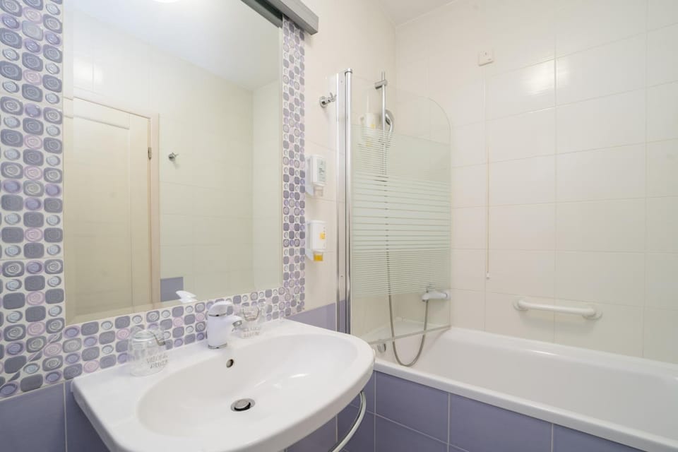Bathroom, Bath