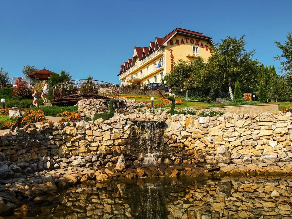 Property building, Day, Natural landscape