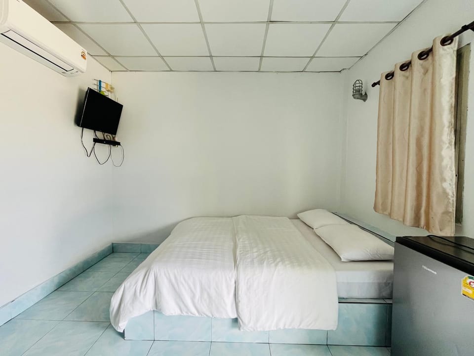 Montra Guesthouse Bed and Breakfast in Ranong, Khao Niwet, Mueang Ranong District, Ranong 85000, Thailand