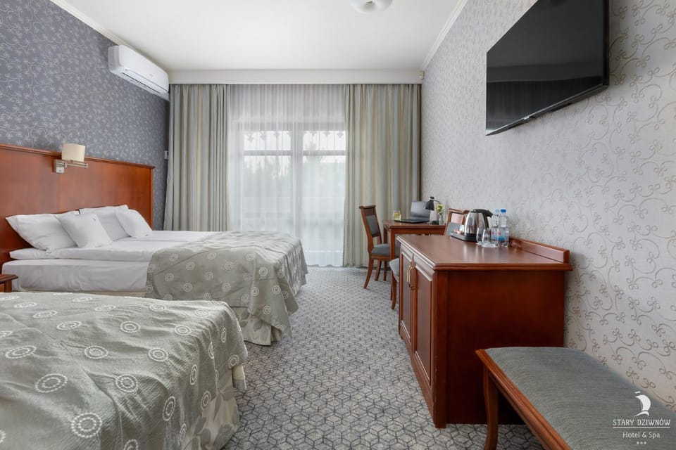 Bed, TV and multimedia, Photo of the whole room