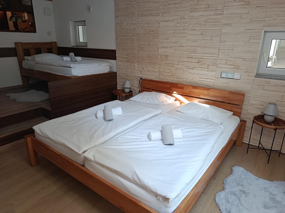 Photo of the whole room, Bedroom, towels