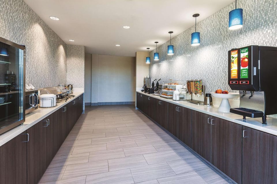 Restaurant/places to eat, Dining area, On site, Breakfast