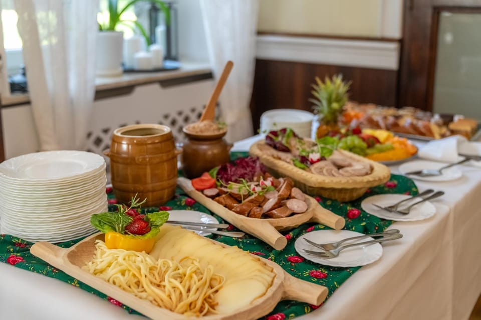 Food and drinks, Food, Breakfast, Continental breakfast, Buffet breakfast