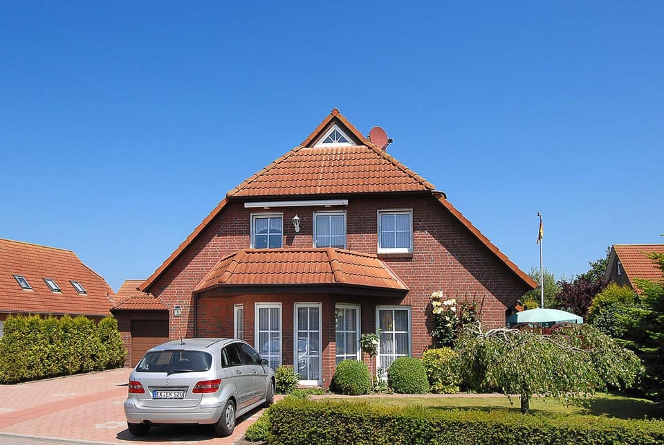 Haus _Konteradmiral Eduard Varrent Apartment in Neuharlingersiel