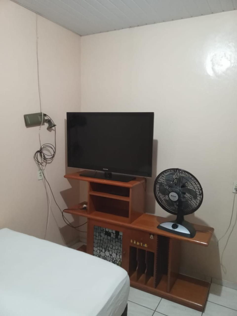 TV and multimedia, Photo of the whole room, Bedroom