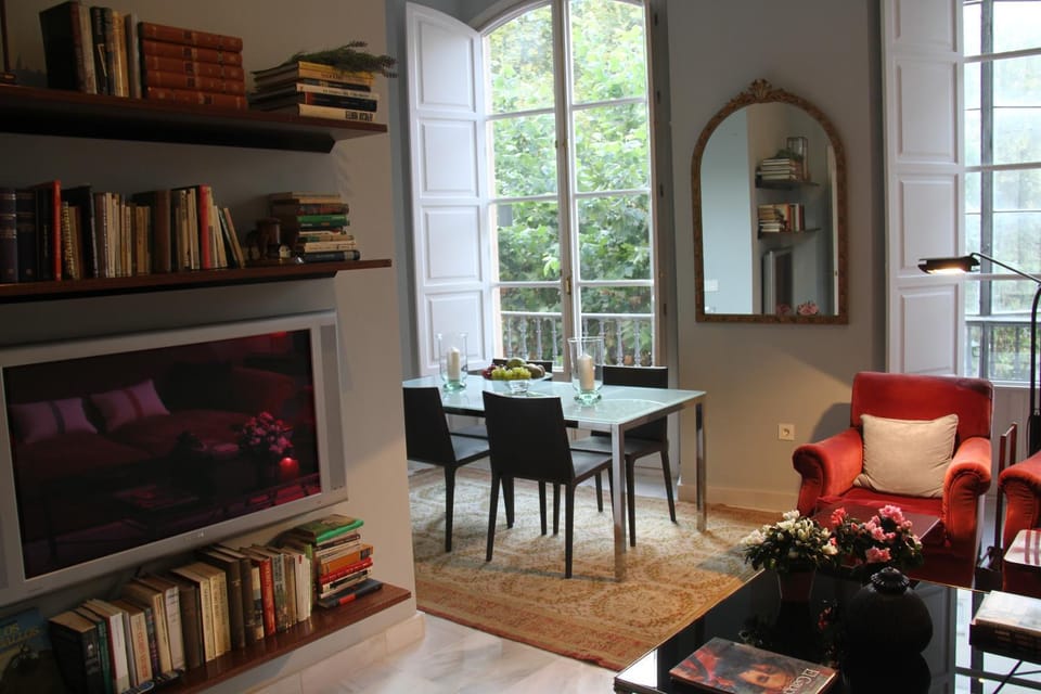 Elegant 2 Bedroom Apartment in Historic 1882 Building Central Sevilla Private Parking & Country Club Access Apartment in Seville