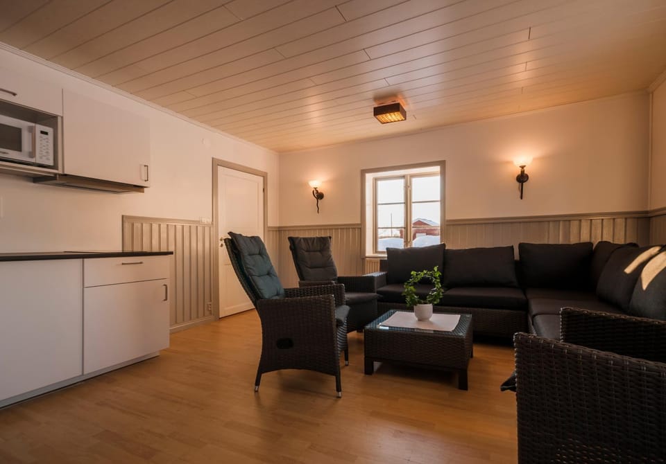 Seating area, Dining area