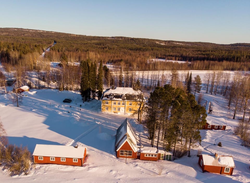 Neighbourhood, Winter