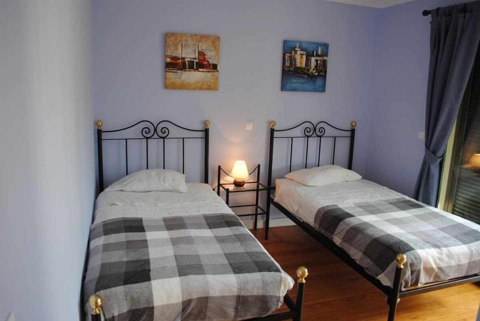 Plaza Bay Luxury Apartment with Swimming Pool Apartment in Madeira District