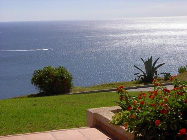 VISTAS INFINITAS SOBRE EL MAR-INFINITE VIEWS On THE SEA House in Alacantí