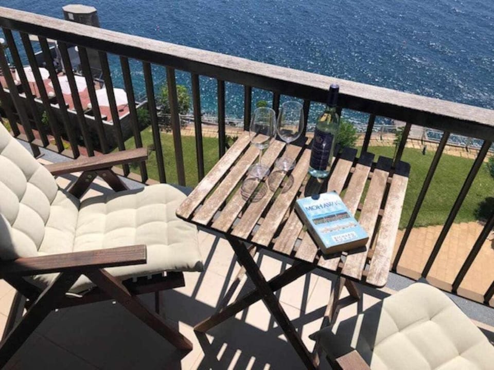 Cliff View III - Sea View + Pool + Wifi Apartment in Funchal