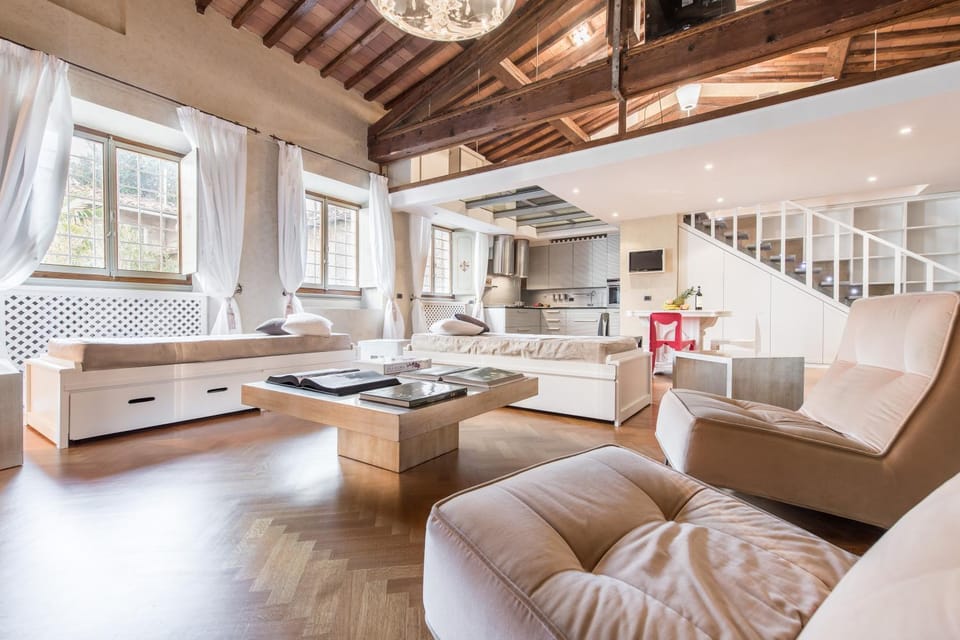 TV and multimedia, Kitchen or kitchenette, Living room, Seating area, Dining area