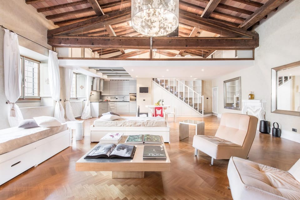 TV and multimedia, Kitchen or kitchenette, Living room, Seating area, Dining area