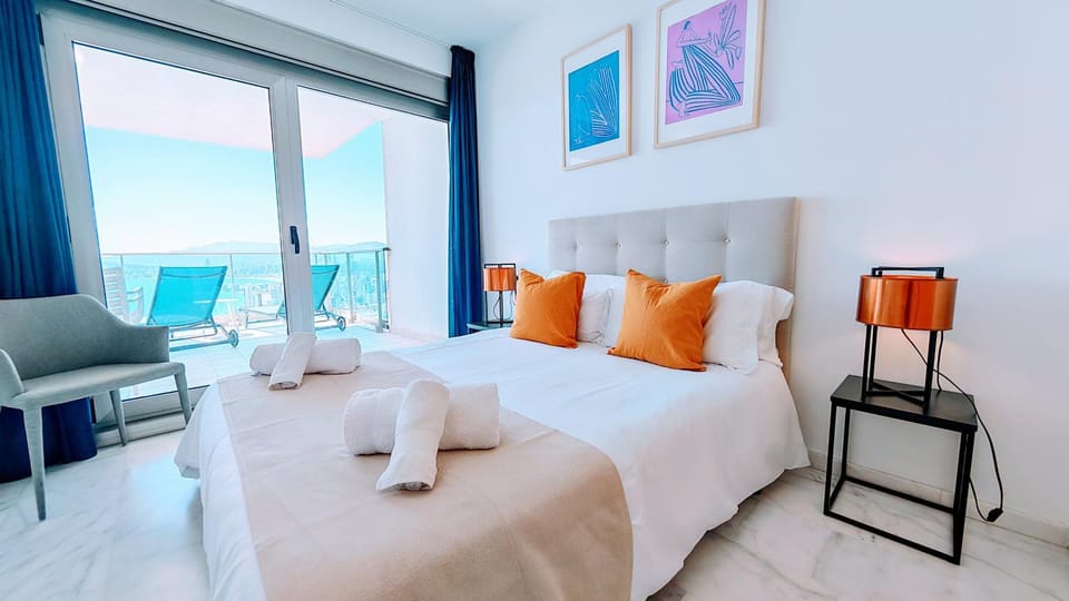 Bed, Photo of the whole room, Bedroom, Sea view, towels