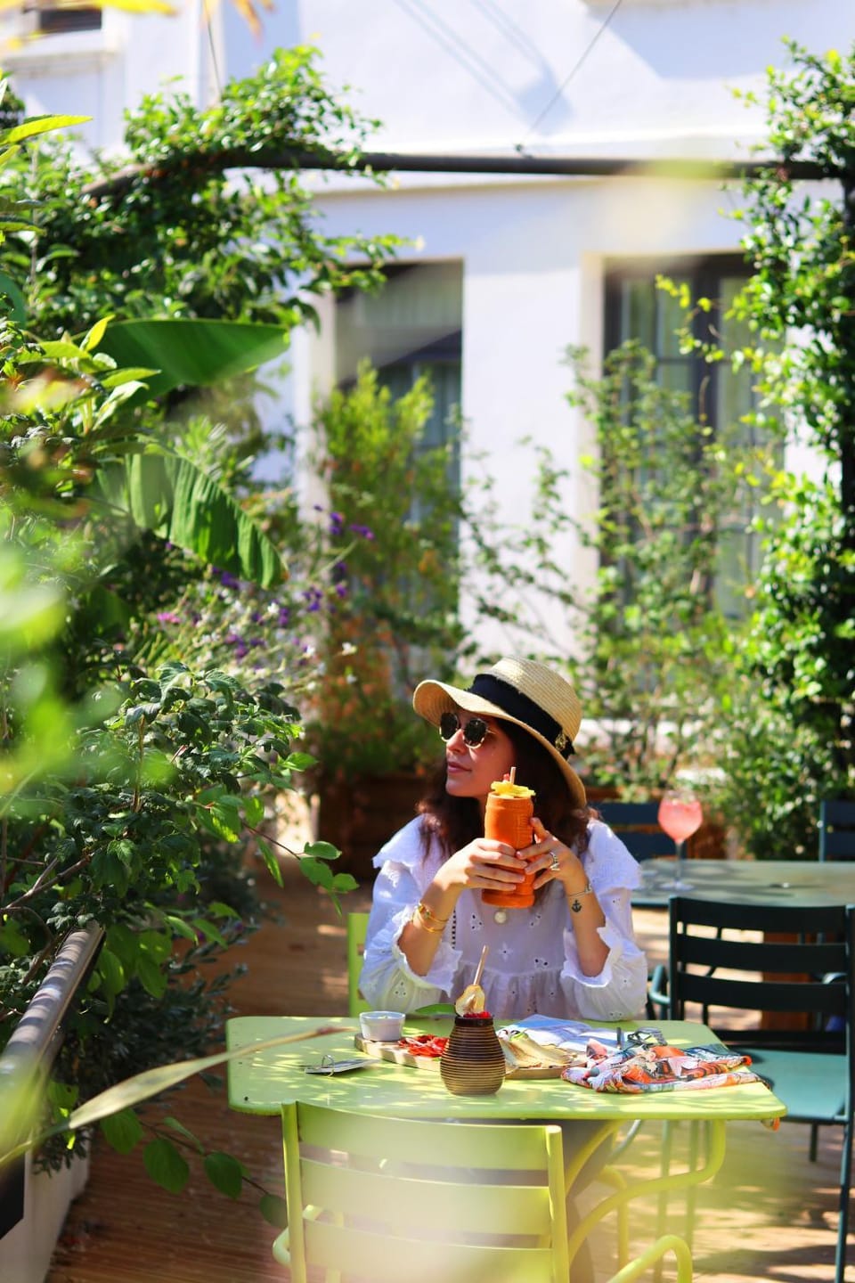 Patio, Restaurant/places to eat, Spring, Day, People, Food and drinks, Dining area, Food, Breakfast, Lunch, Dinner