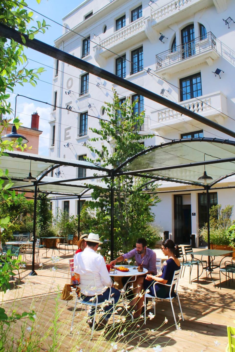 Property building, Patio, Restaurant/places to eat, Facade/entrance, Spring, Day, People, Summer, On site, Meals, group of guests