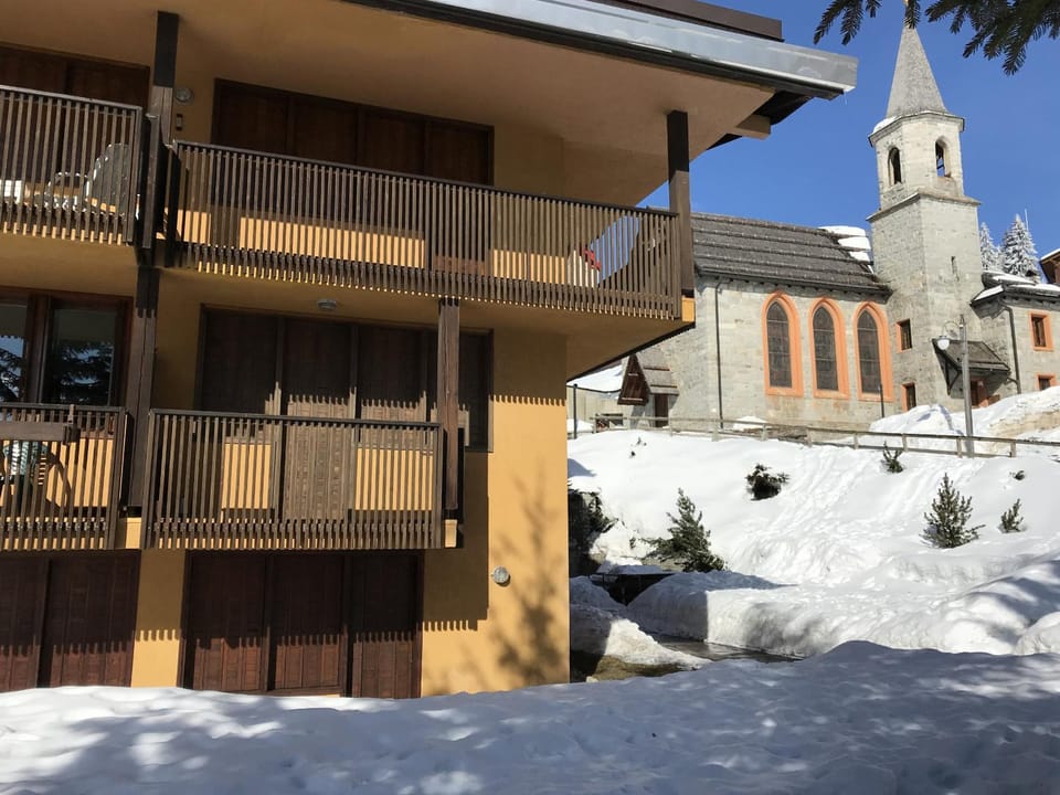 Property building, Facade/entrance, Off site
