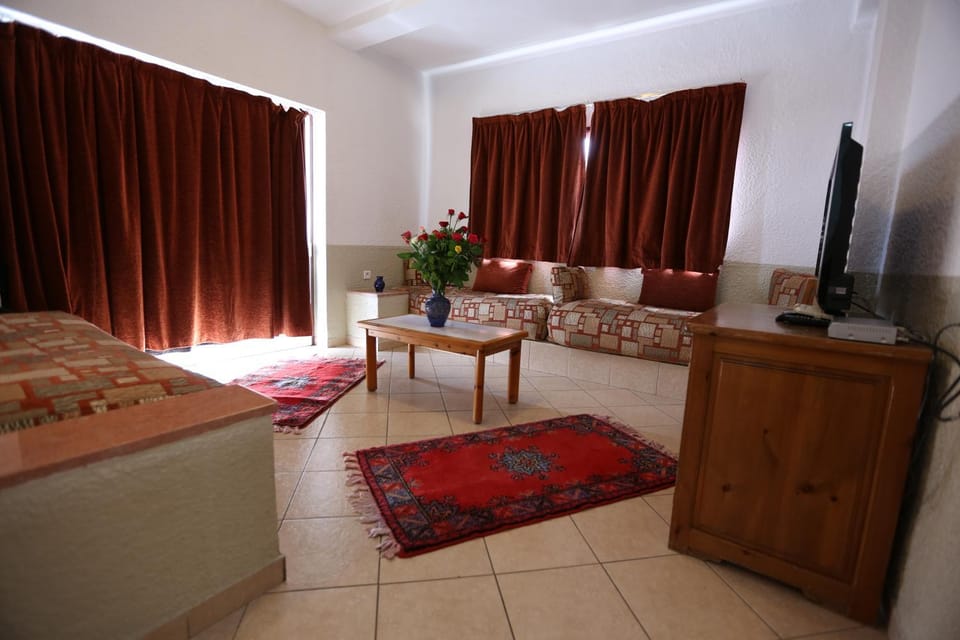 Living room, Photo of the whole room