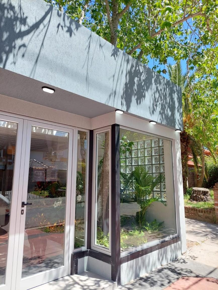 Property building, Facade/entrance, Day