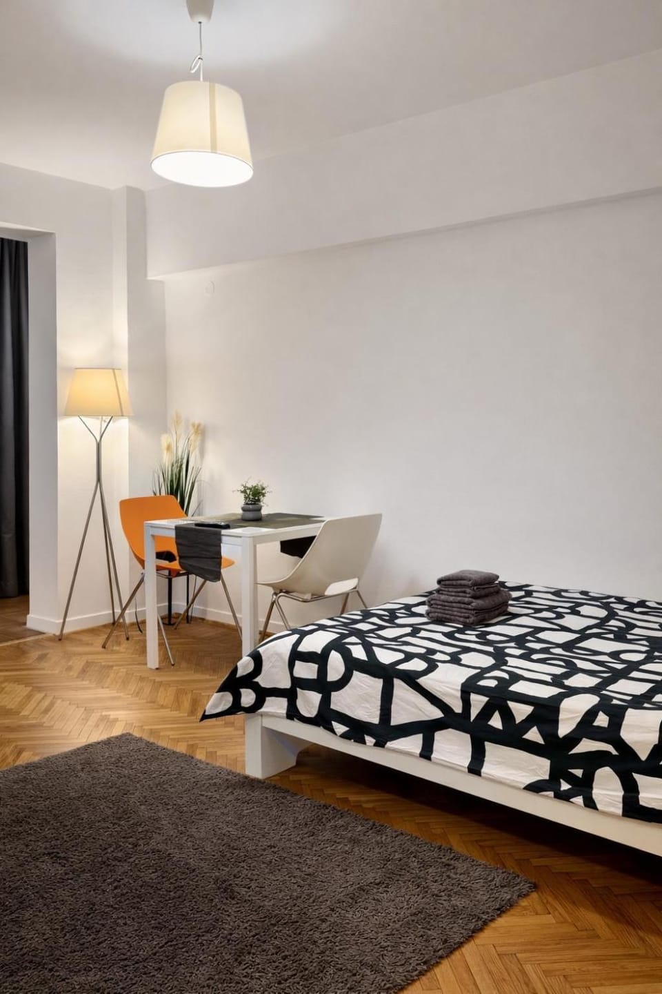 Bed, Living room, Photo of the whole room, Seating area, Dining area, Bedroom