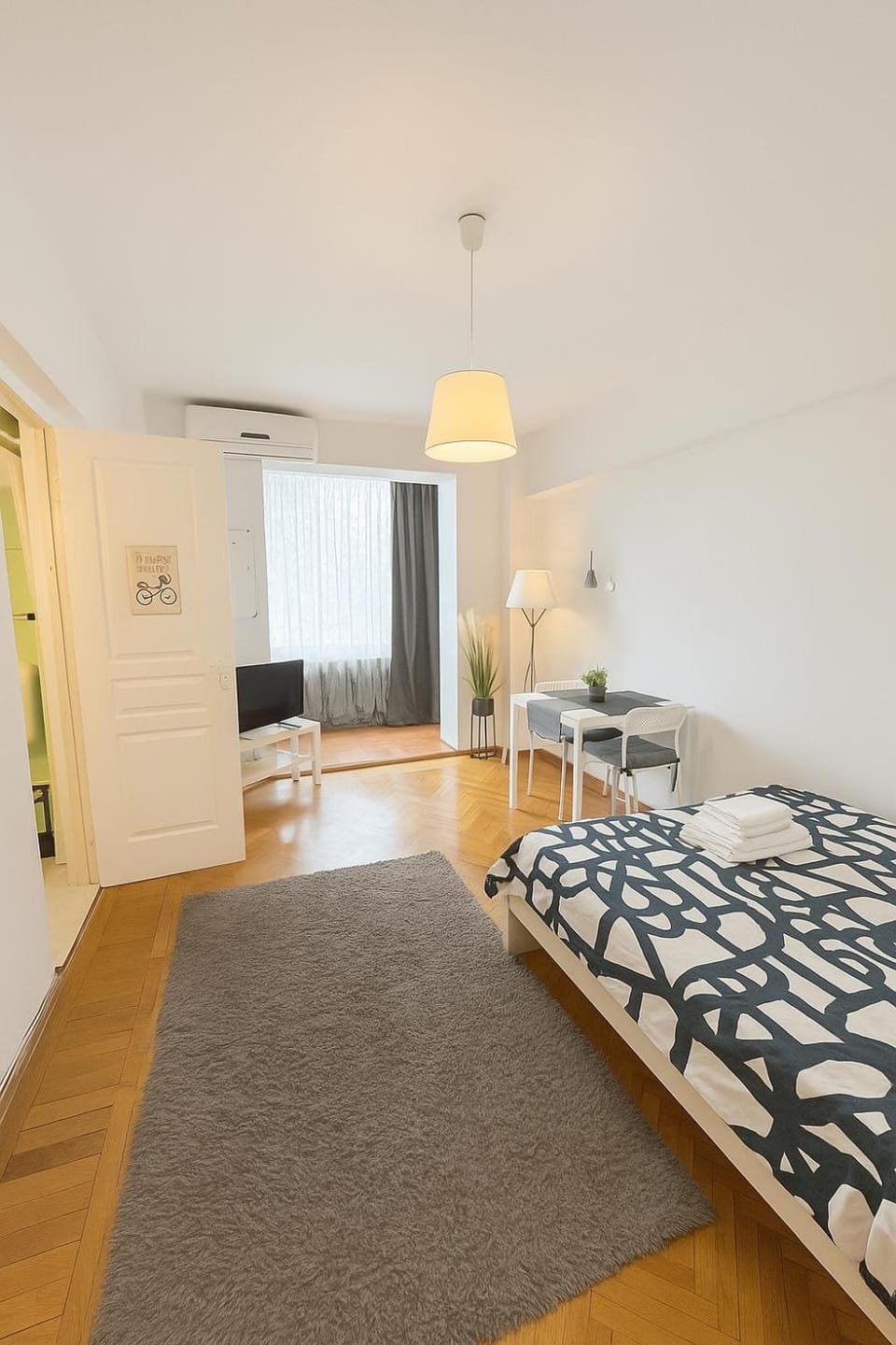 Bed, Photo of the whole room, Bedroom