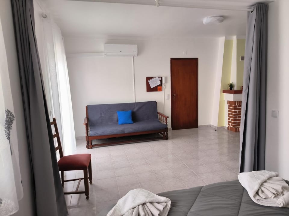 Bed, Living room