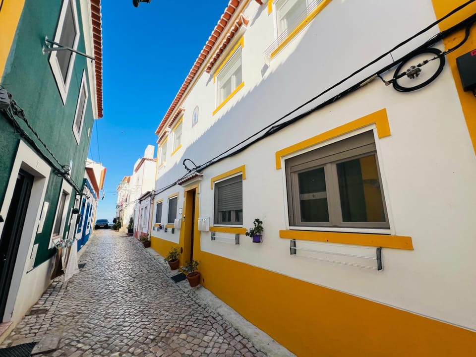 Property building, Day, Neighbourhood, Street view