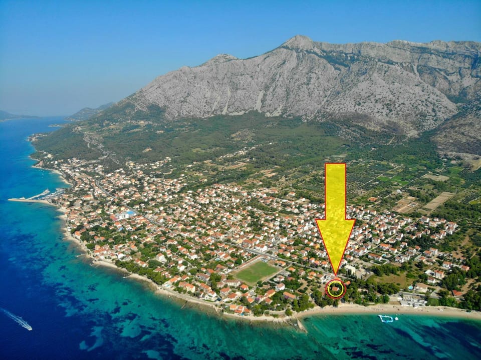 Neighbourhood, Natural landscape, Beach, City view, Mountain view, Sea view, Location